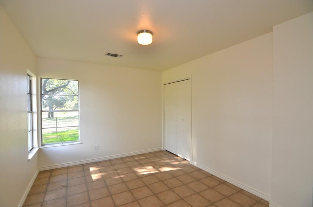 182 Patten Dr, Johnson City, TX 78636