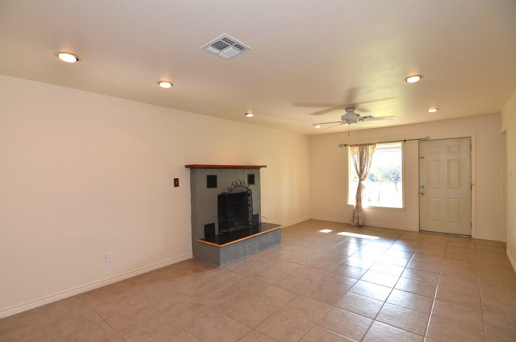 182 Patten Dr, Johnson City, TX 78636