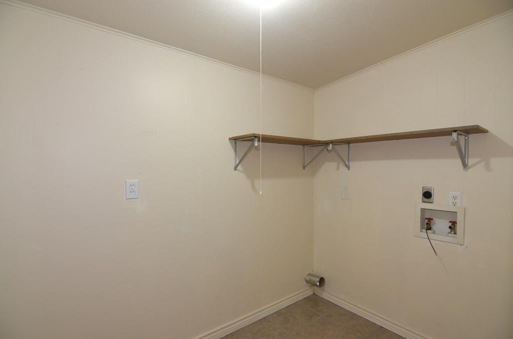 182 Patten Dr, Johnson City, TX 78636