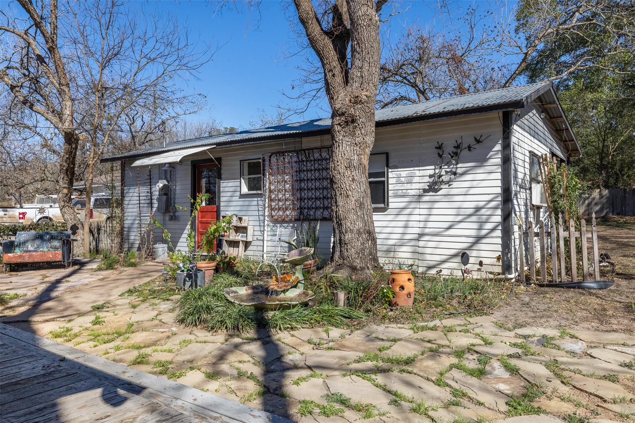 660 N Main St, La Grange, TX 78945