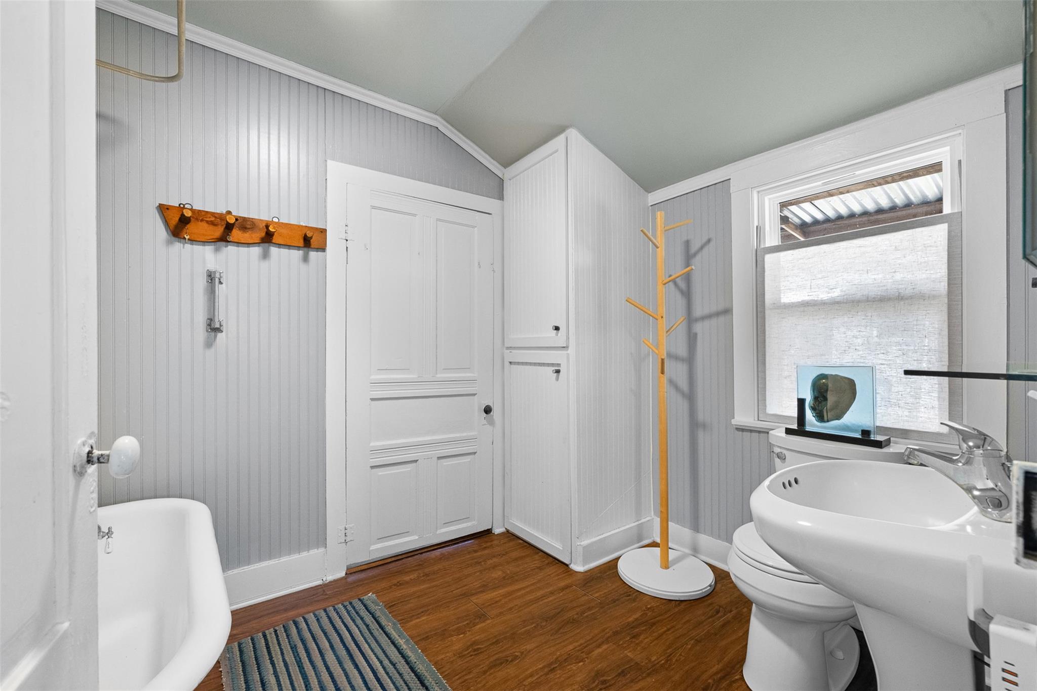 660 N Main St, La Grange, TX 78945