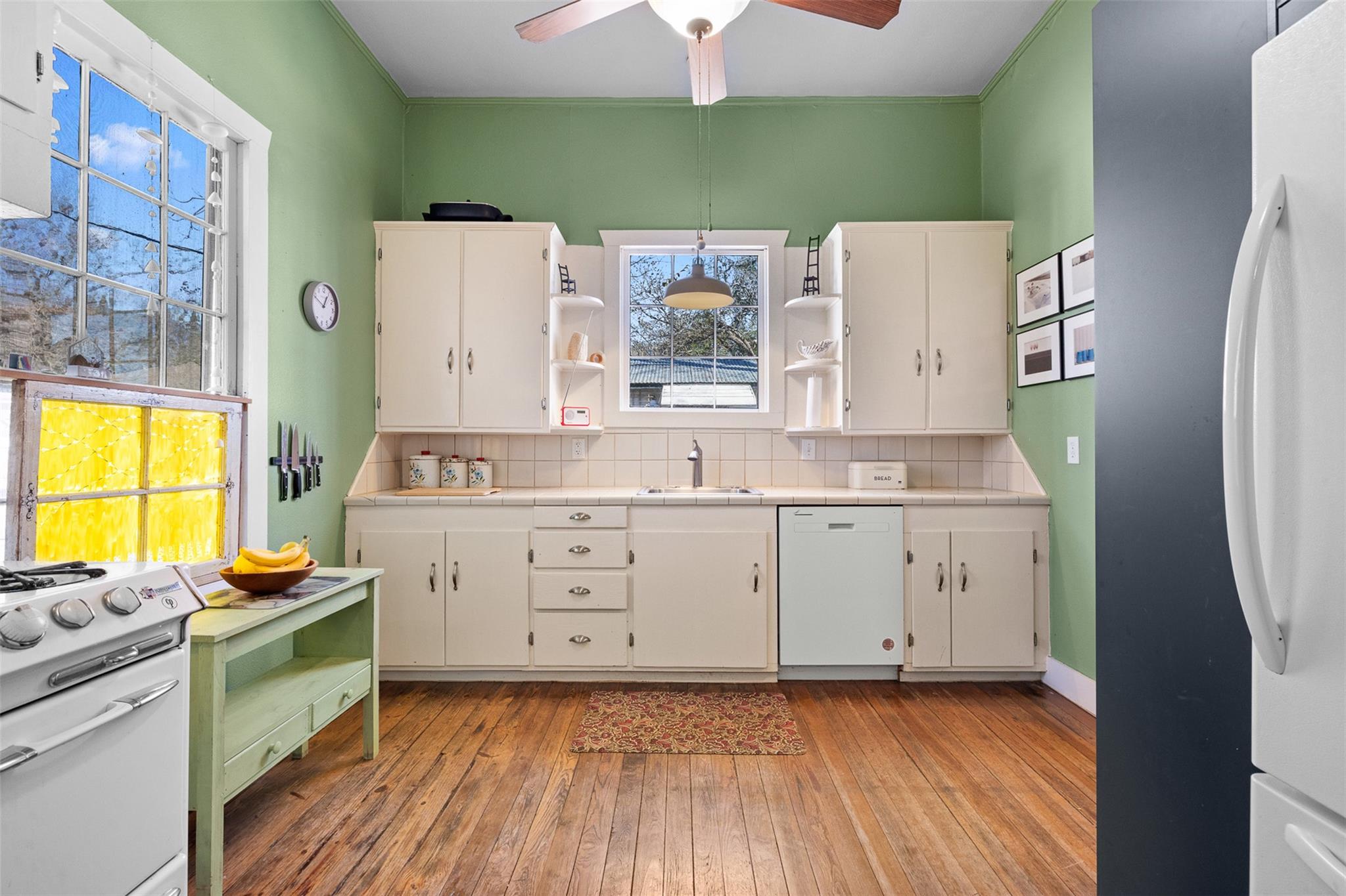 660 N Main St, La Grange, TX 78945