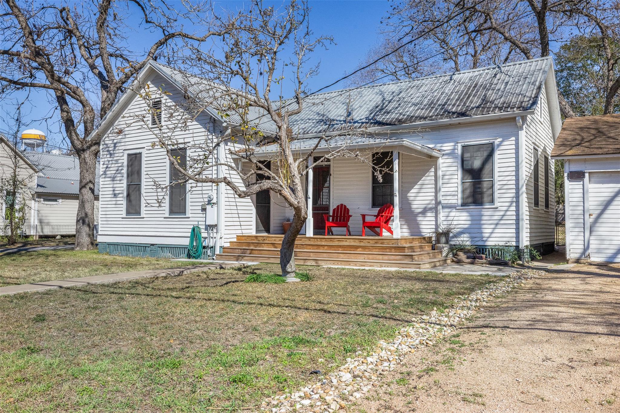 660 N Main St, La Grange, TX 78945