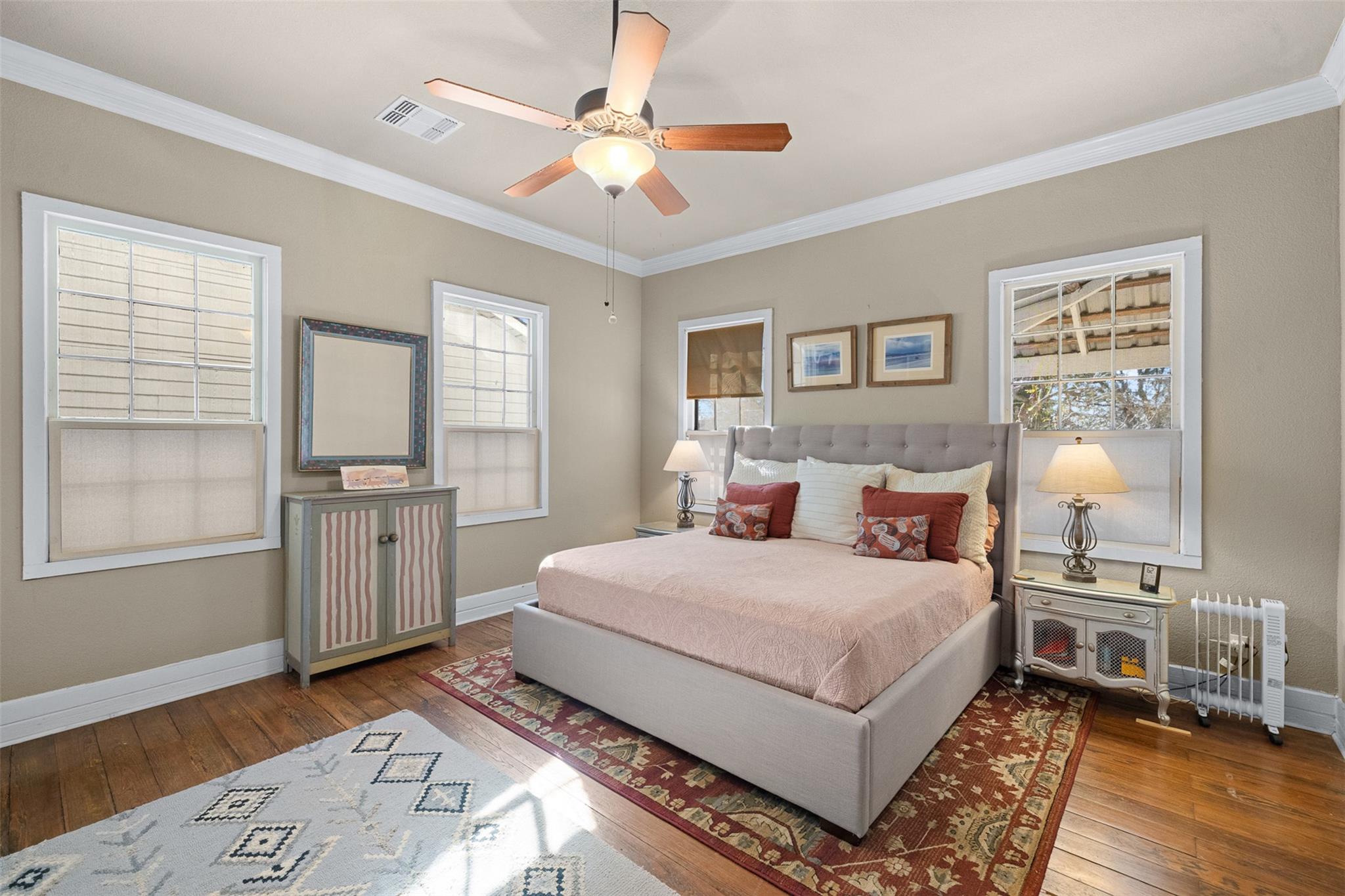 660 N Main St, La Grange, TX 78945