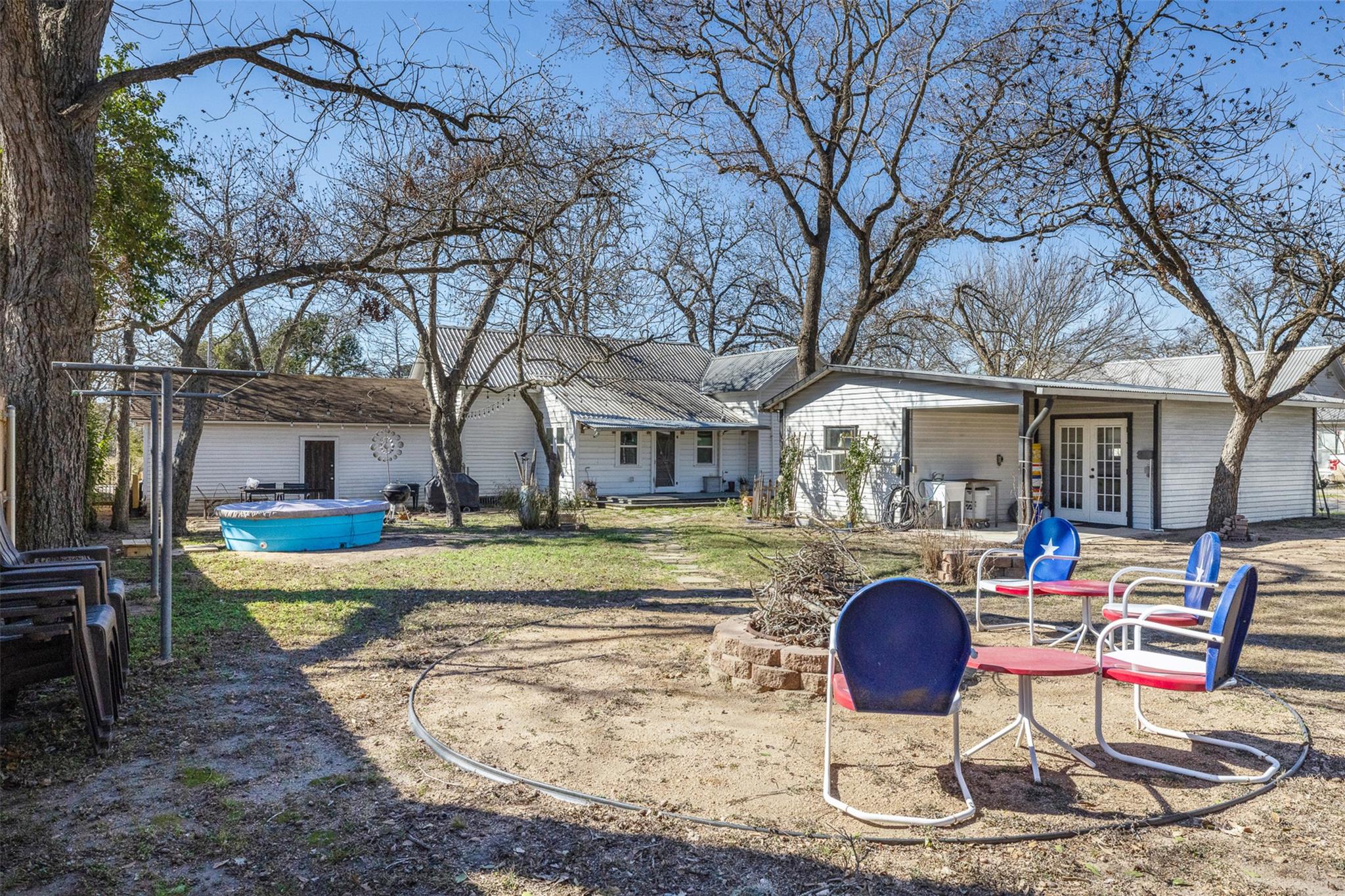 660 N Main St, La Grange, TX 78945
