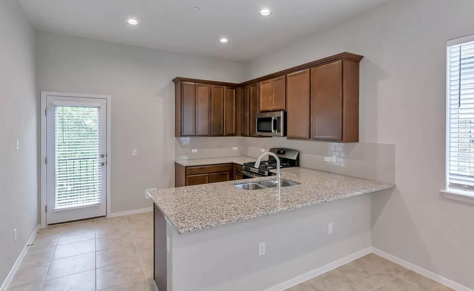 2800 Joe Dimaggio Blvd # 88, Round Rock, TX 78665