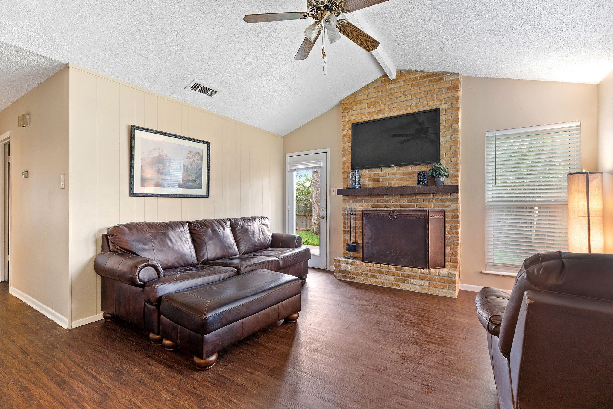 1210 GLENDA Dr # A, Round Rock, TX 78681