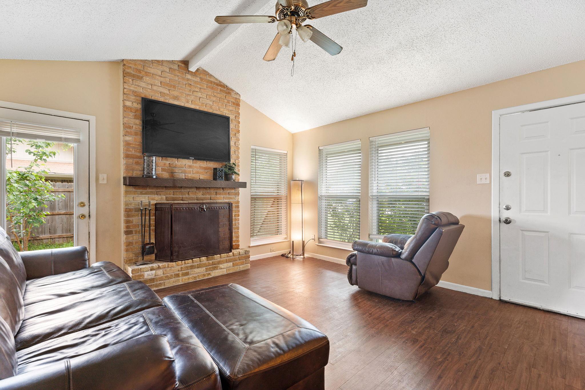 1210 GLENDA Dr # A, Round Rock, TX 78681