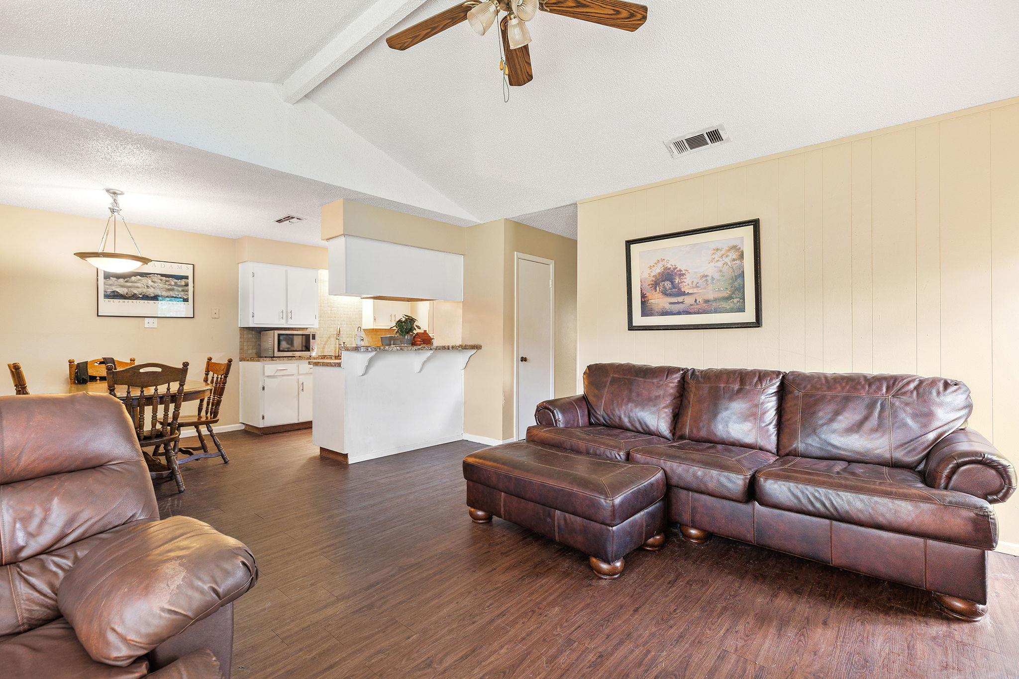 1210 GLENDA Dr # A, Round Rock, TX 78681