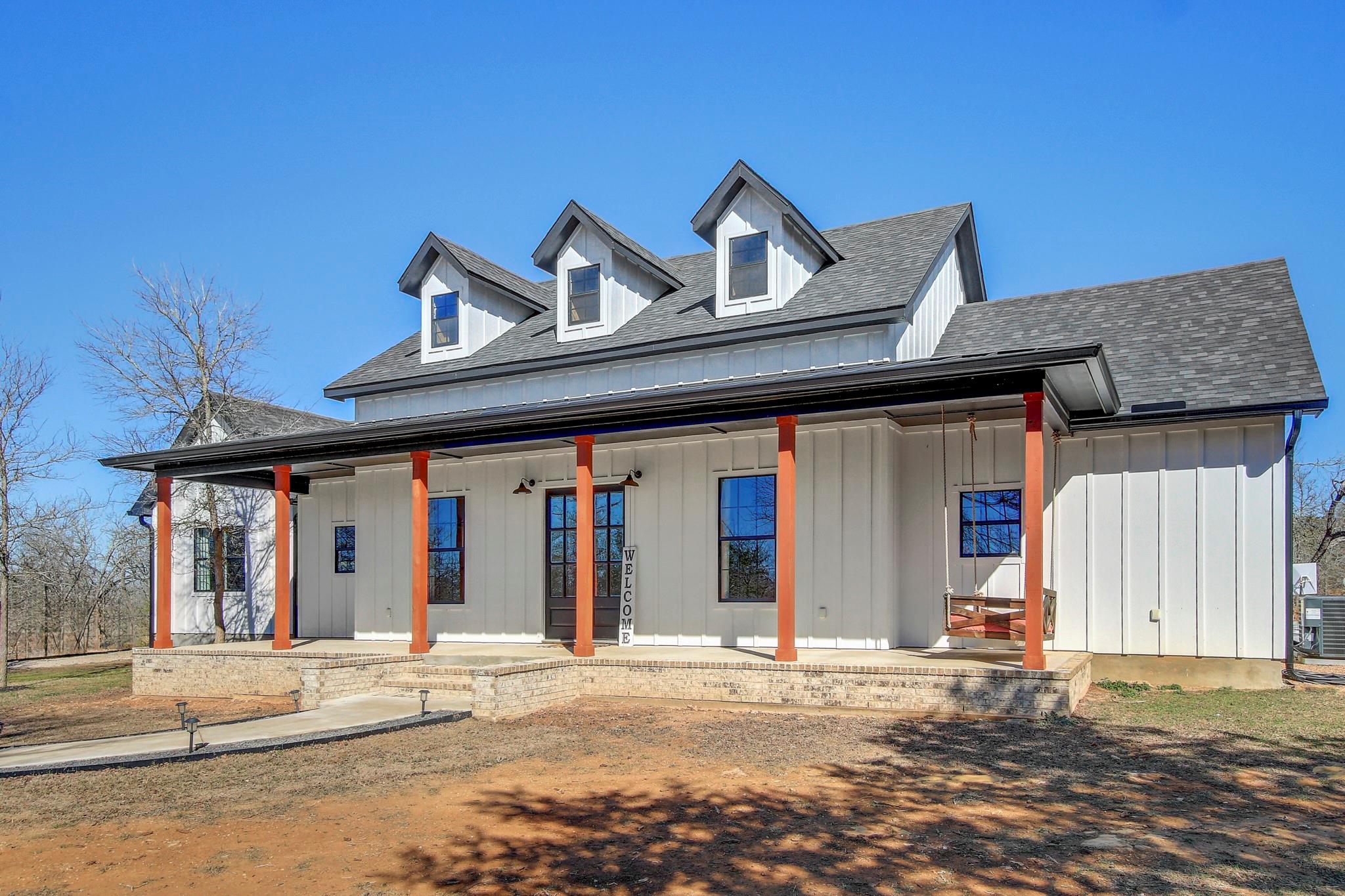 142 Anderson Dr, Red Rock, TX 78662