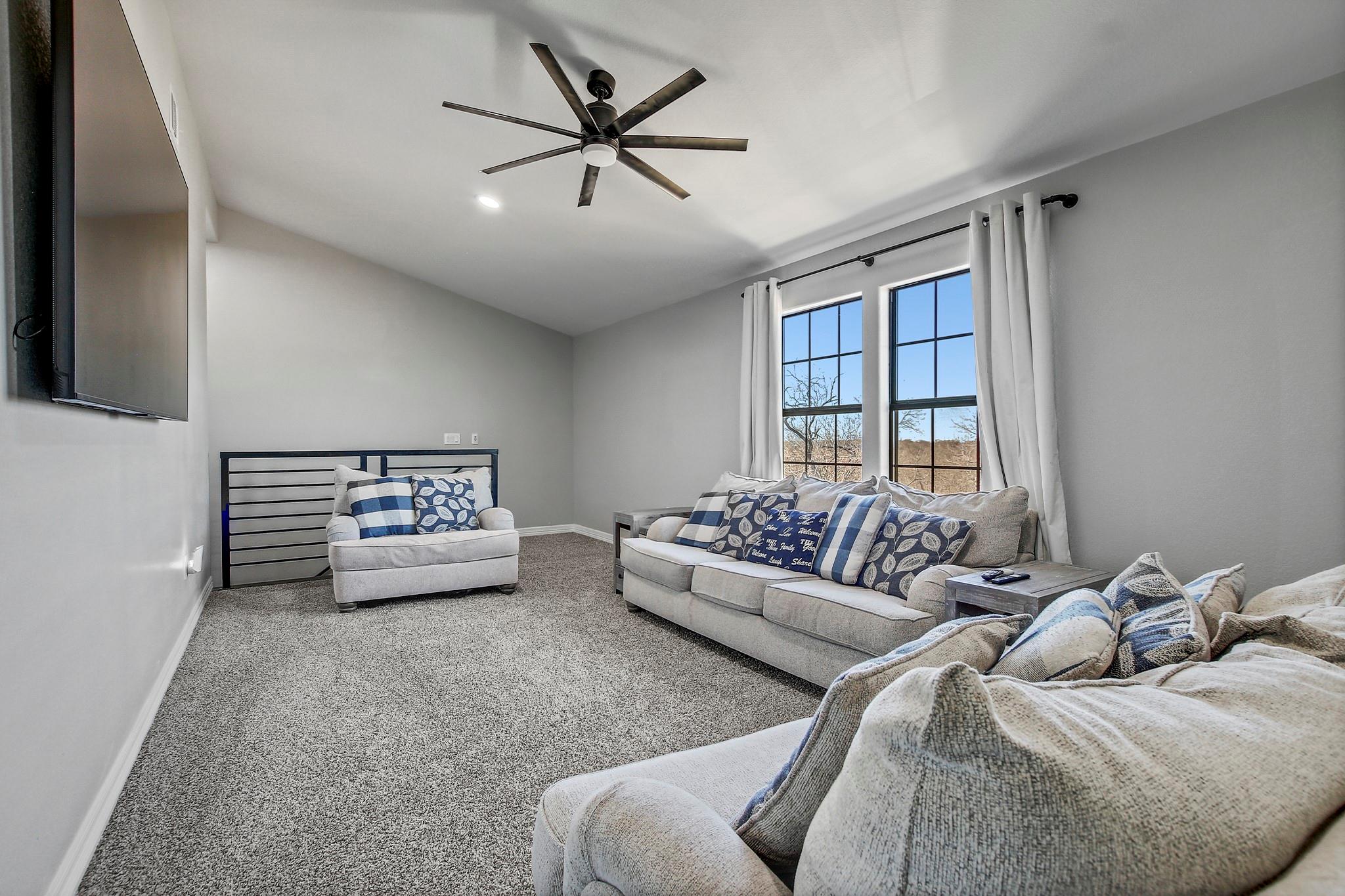 142 Anderson Dr, Red Rock, TX 78662