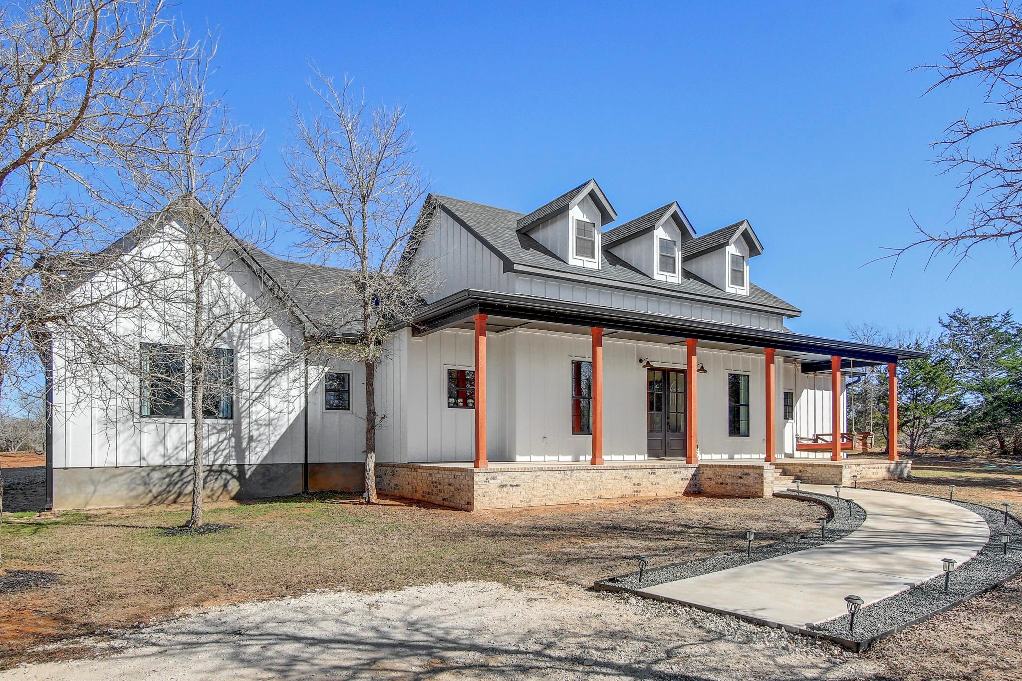 142 Anderson Dr, Red Rock, TX 78662