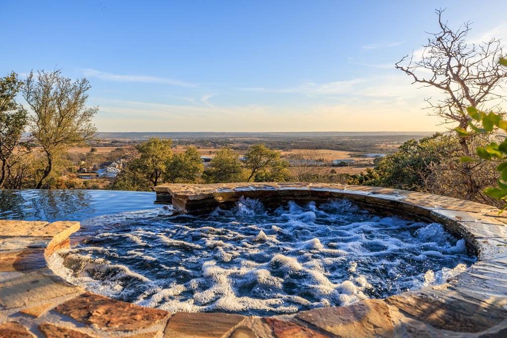 169 Royal Oaks Hill, Fredericksburg, TX 78624