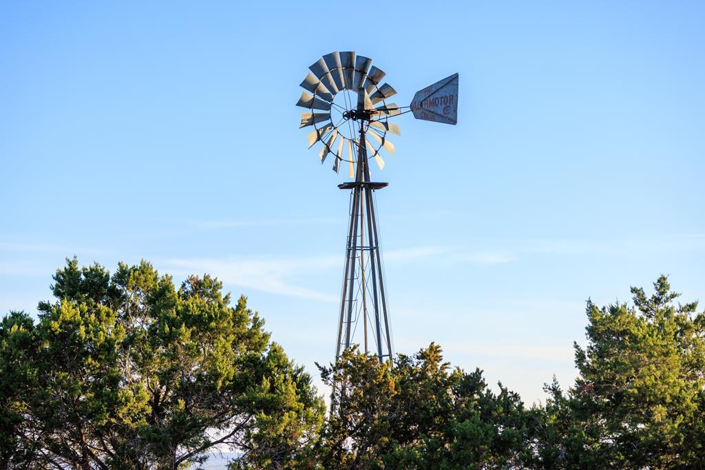 169 Royal Oaks Hill, Fredericksburg, TX 78624