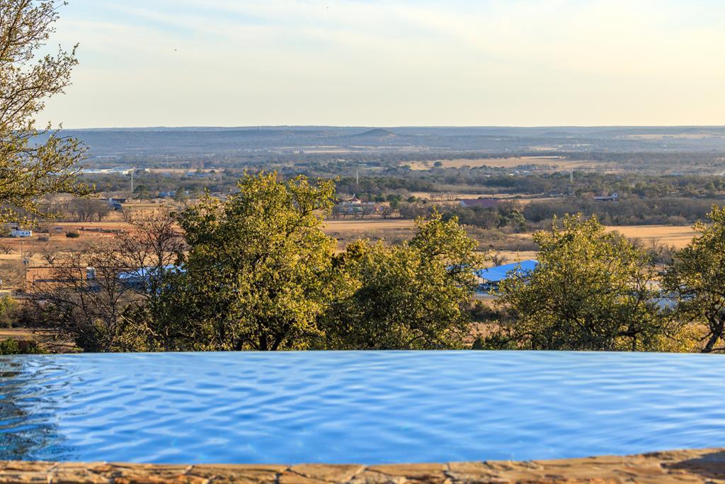 169 Royal Oaks Hill, Fredericksburg, TX 78624