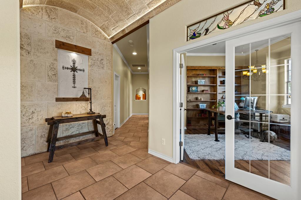 169 Royal Oaks Hill, Fredericksburg, TX 78624