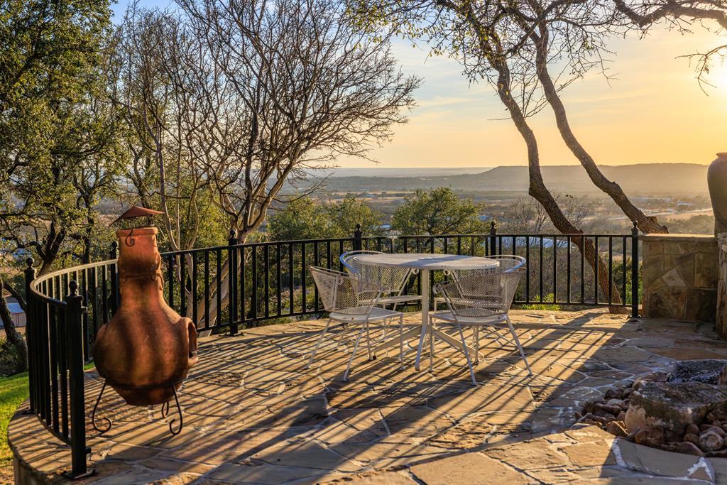 169 Royal Oaks Hill, Fredericksburg, TX 78624