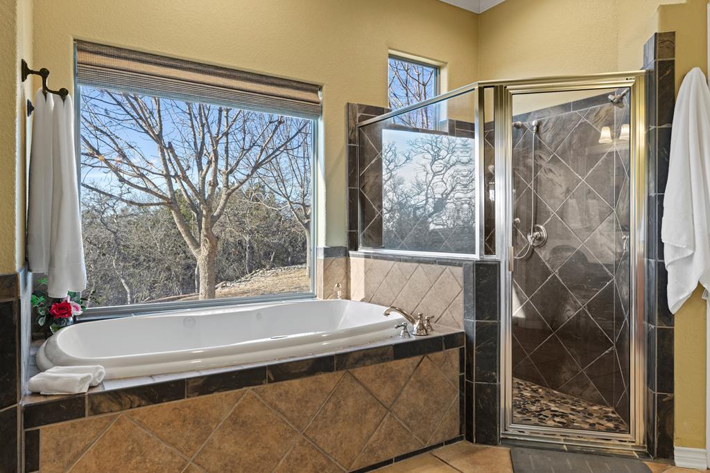 169 Royal Oaks Hill, Fredericksburg, TX 78624