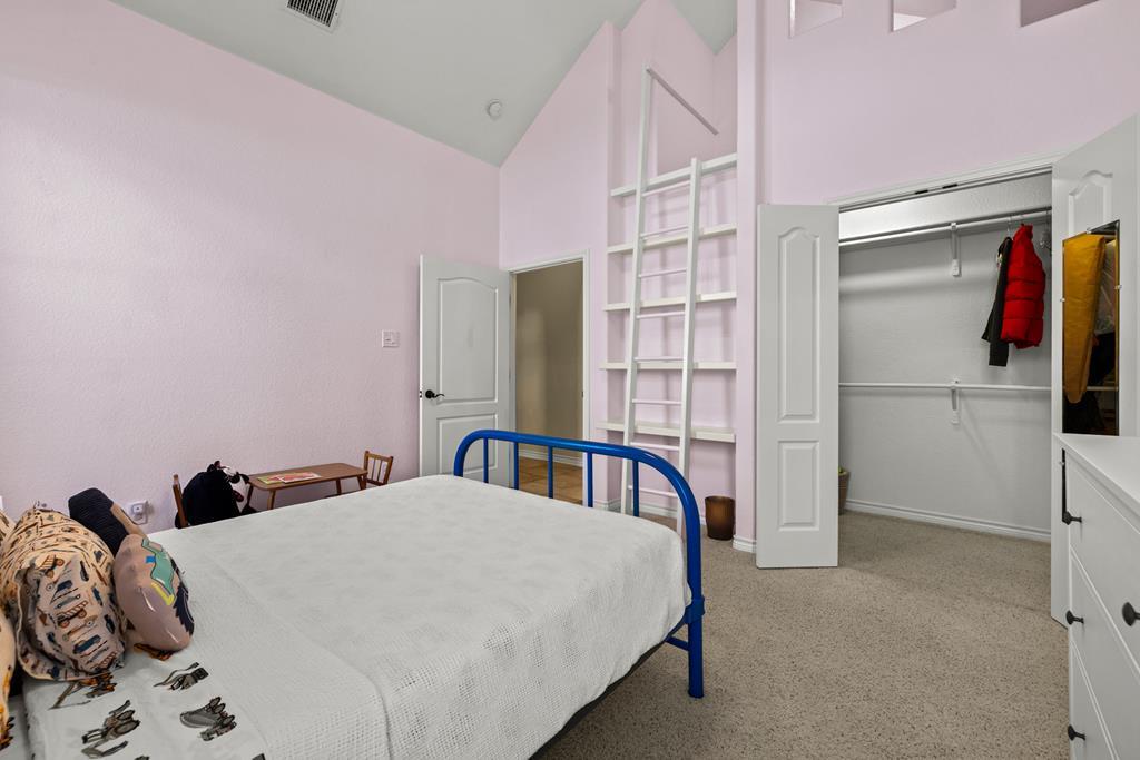 169 Royal Oaks Hill, Fredericksburg, TX 78624