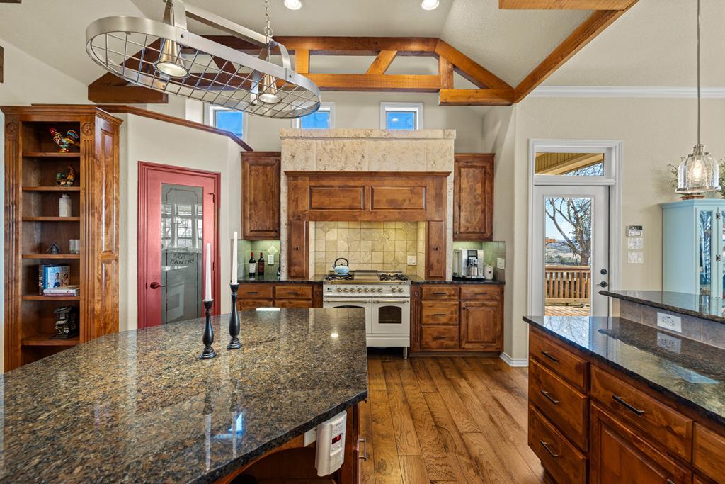 169 Royal Oaks Hill, Fredericksburg, TX 78624