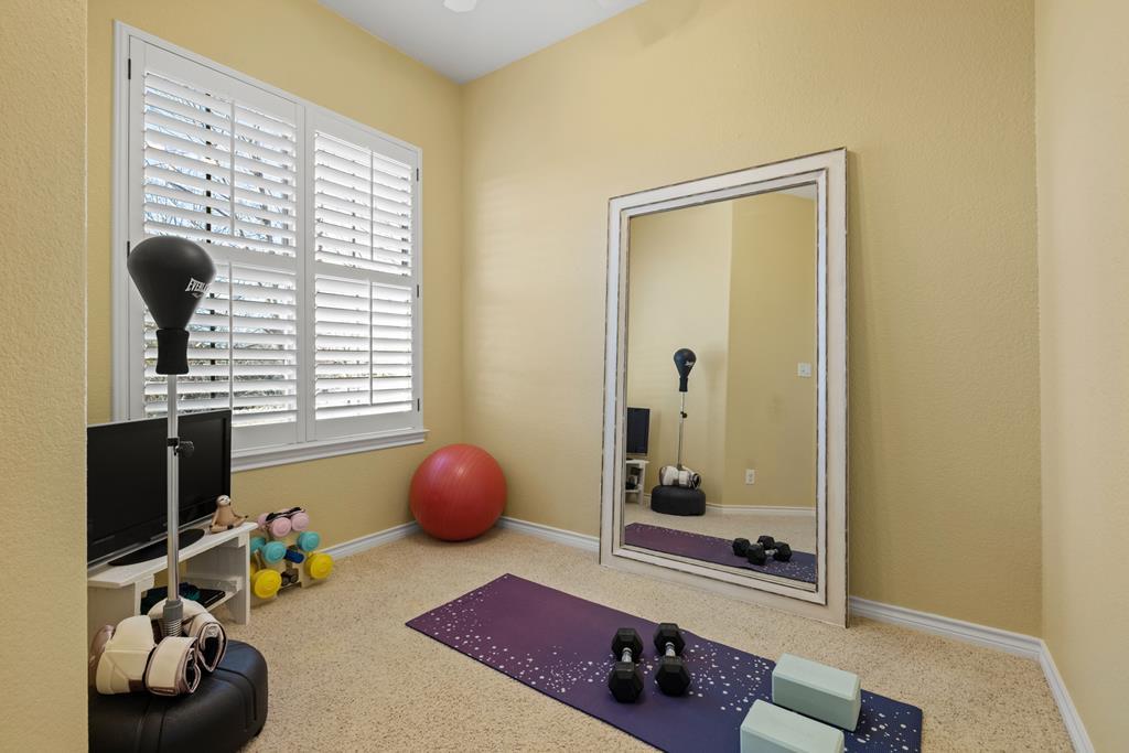 169 Royal Oaks Hill, Fredericksburg, TX 78624