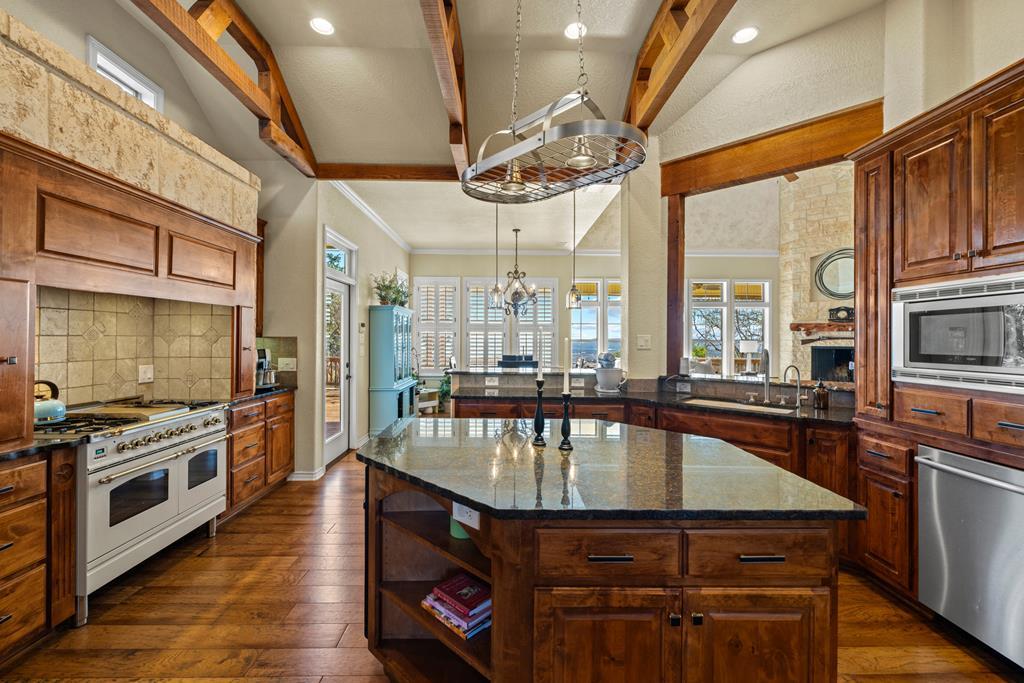 169 Royal Oaks Hill, Fredericksburg, TX 78624