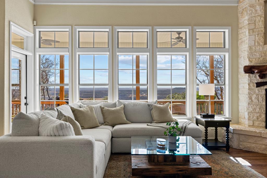 169 Royal Oaks Hill, Fredericksburg, TX 78624