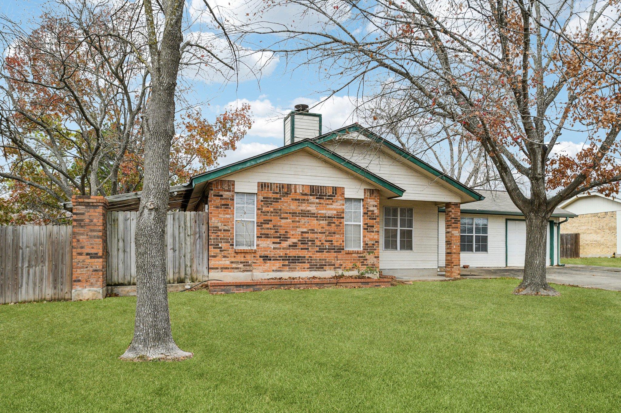 102 Stubblefield Dr, Elgin, TX 78621