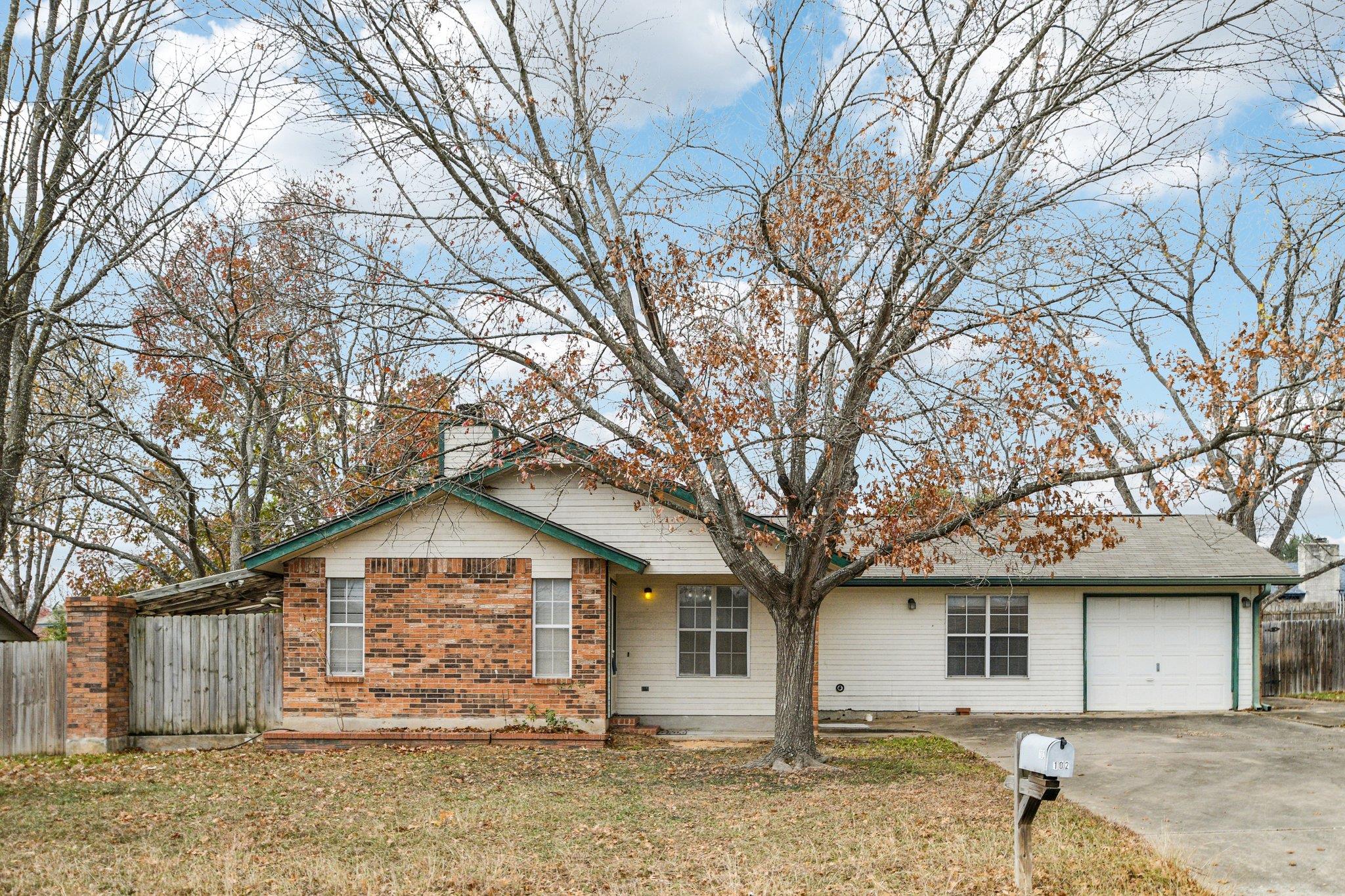 102 Stubblefield Dr, Elgin, TX 78621