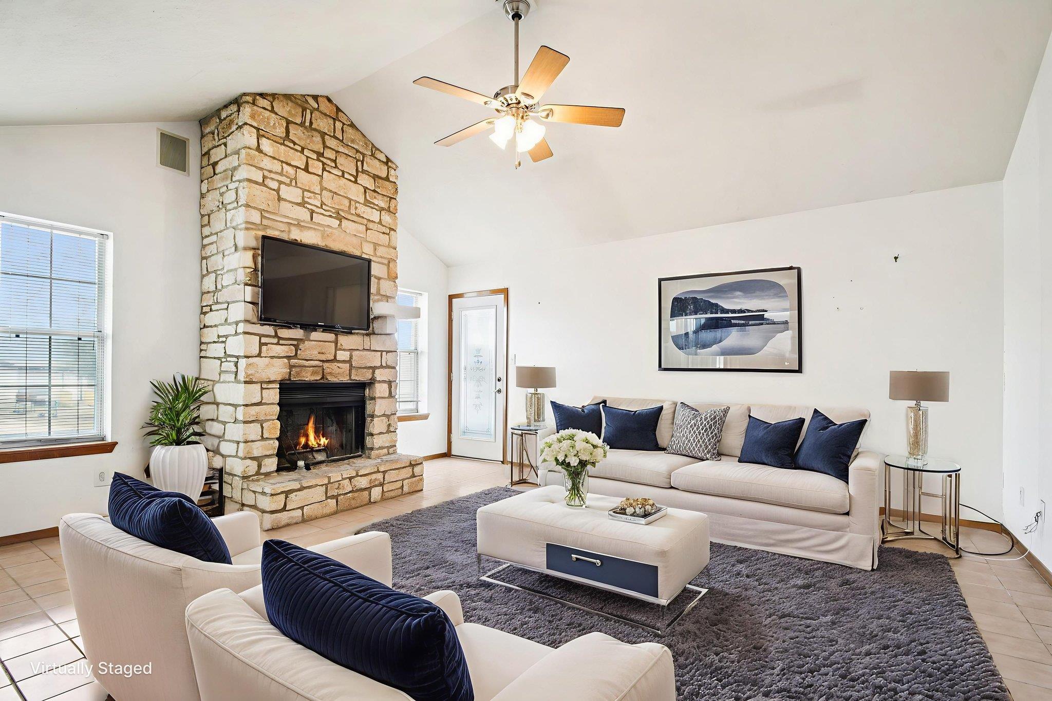 102 Stubblefield Dr, Elgin, TX 78621