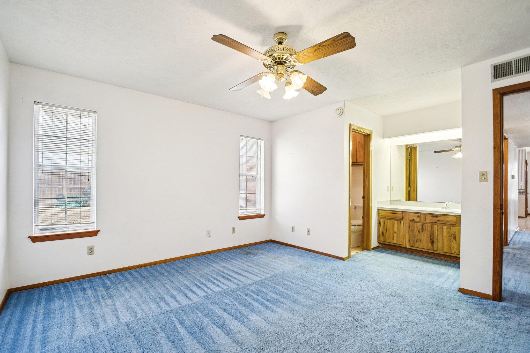 102 Stubblefield Dr, Elgin, TX 78621