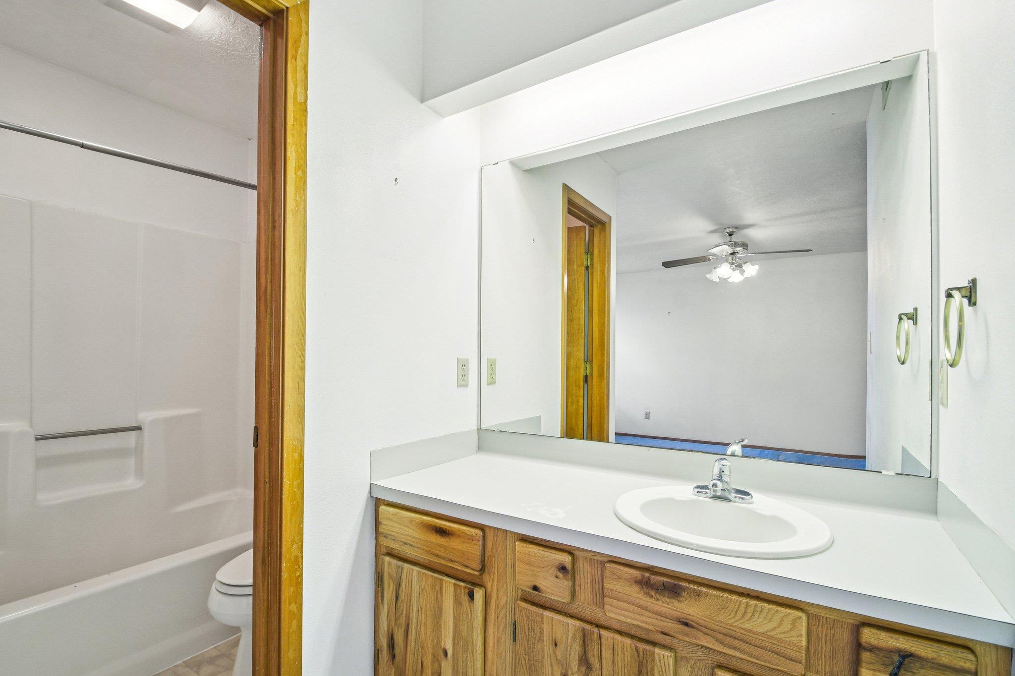 102 Stubblefield Dr, Elgin, TX 78621