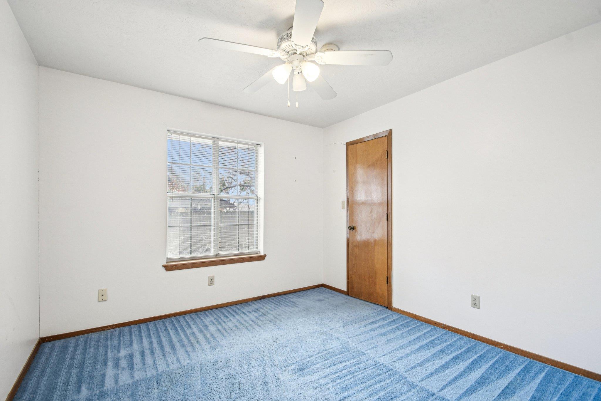 102 Stubblefield Dr, Elgin, TX 78621