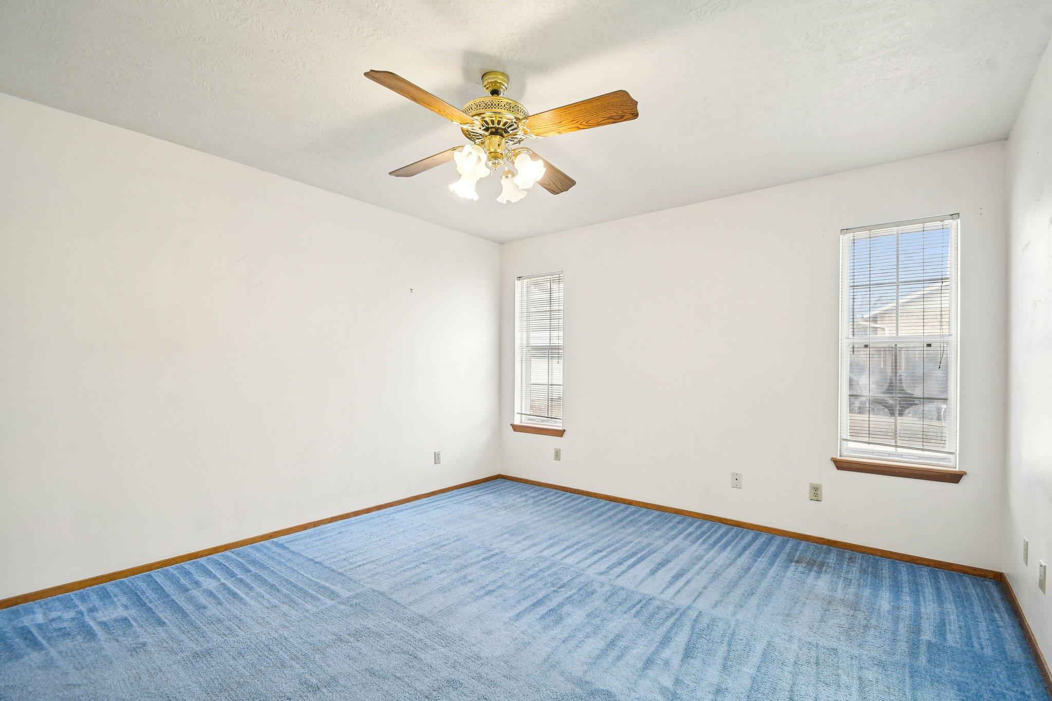 102 Stubblefield Dr, Elgin, TX 78621