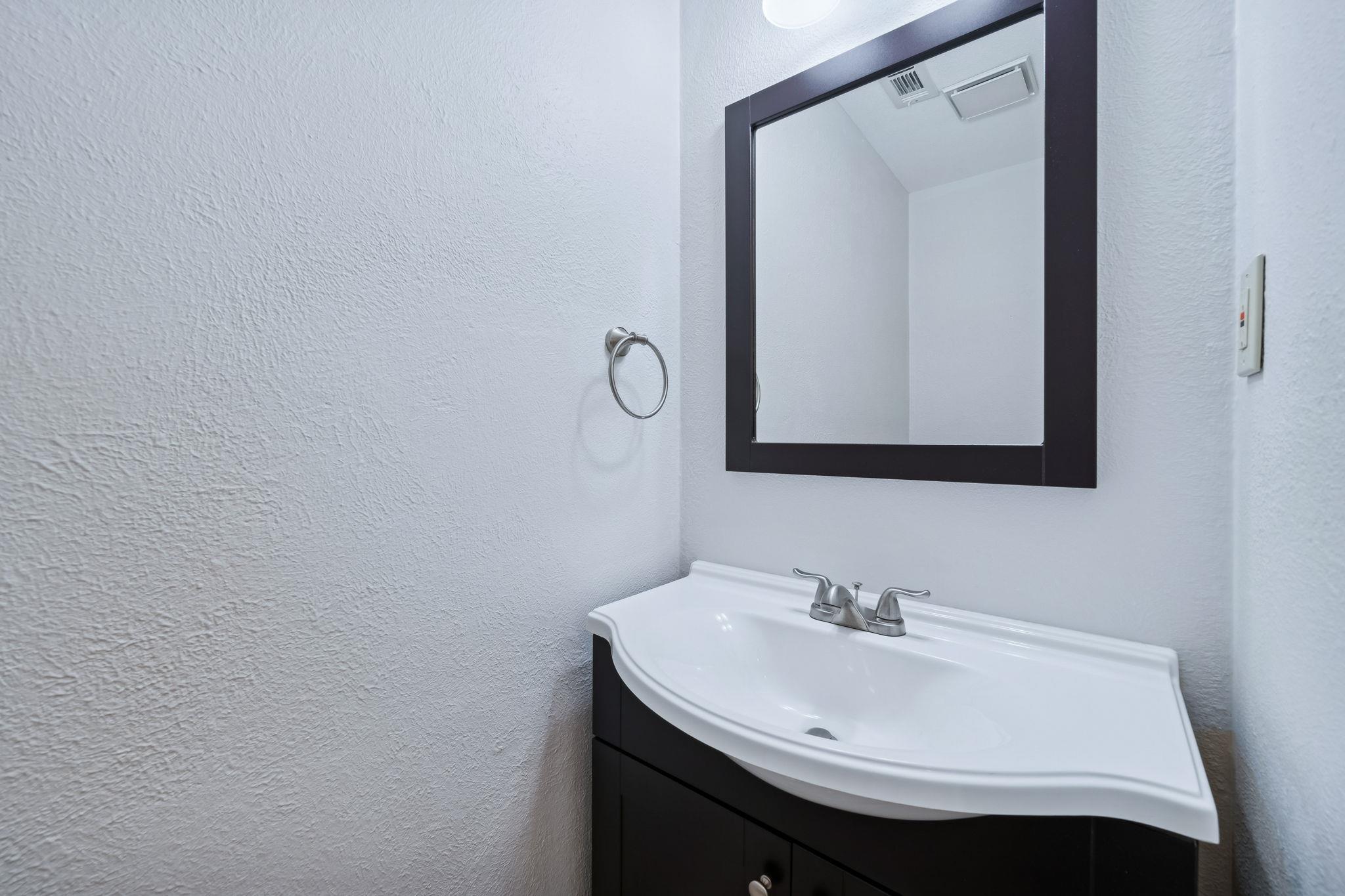 1500 Aquifer Cv # B, Austin, TX 78746