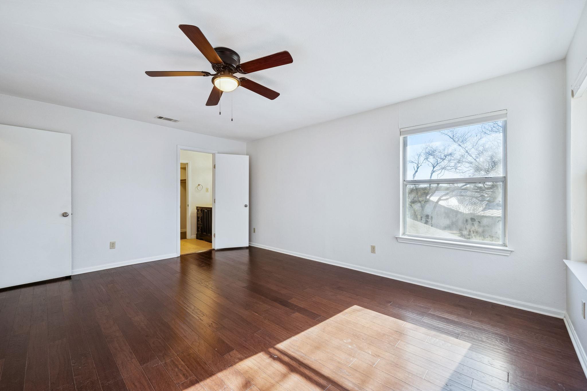 1500 Aquifer Cv # B, Austin, TX 78746