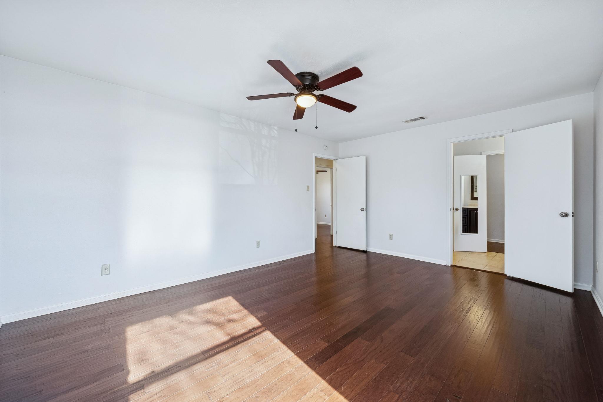 1500 Aquifer Cv # B, Austin, TX 78746