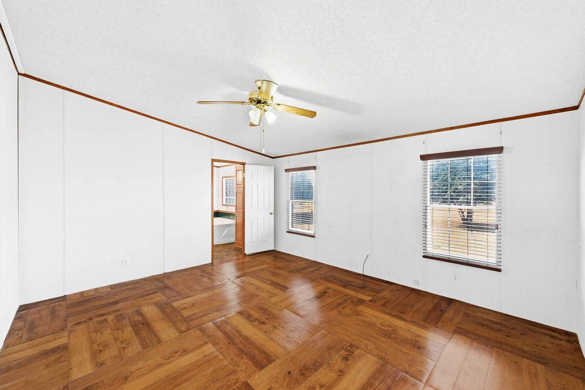 1437 Heidenreich Ln, Uhland, TX 78640