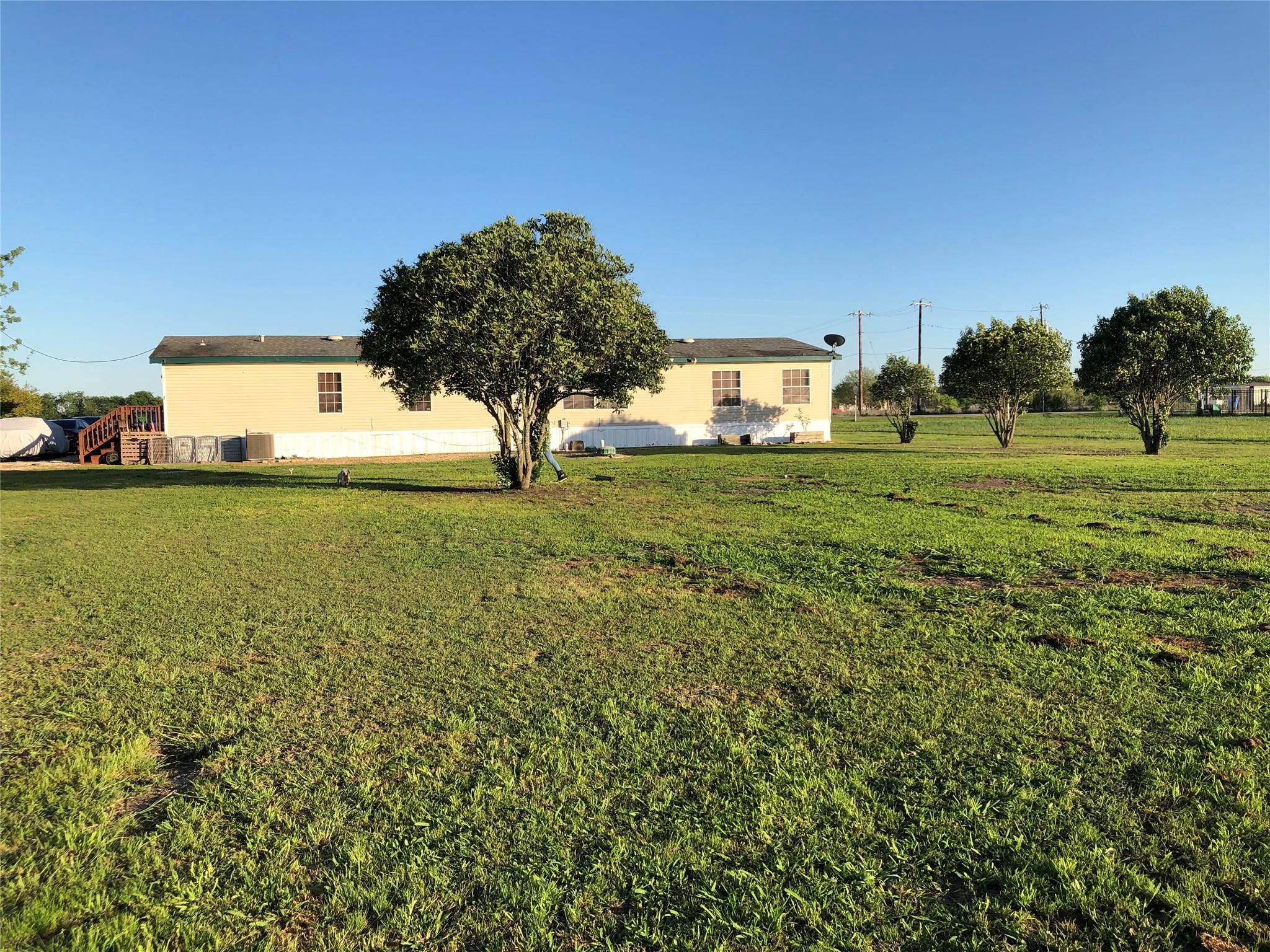 1437 Heidenreich Ln, Uhland, TX 78640
