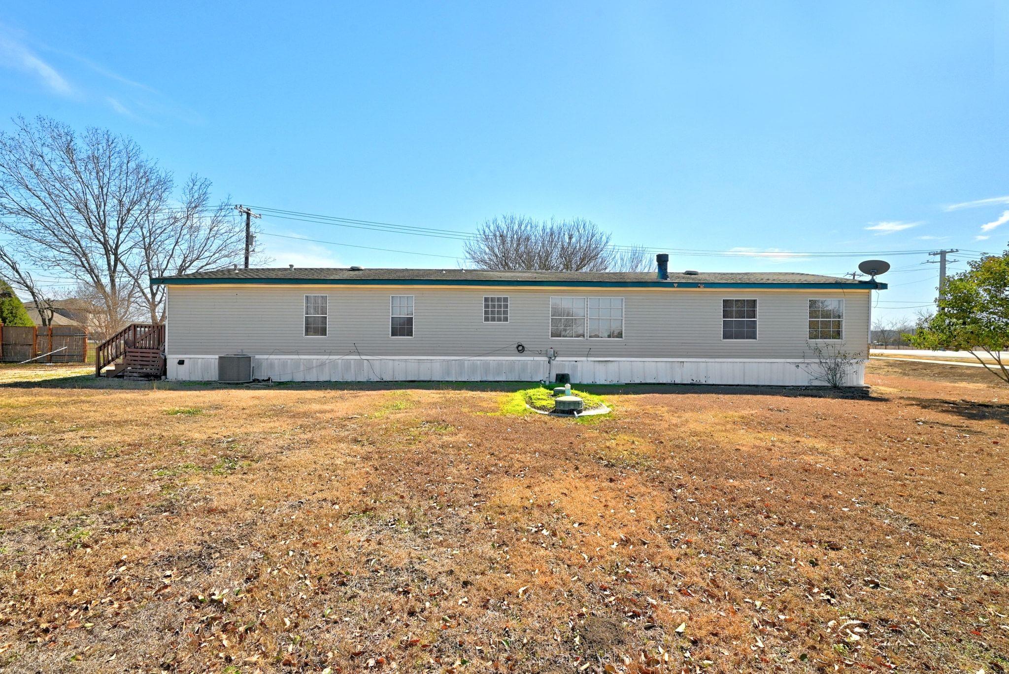 1437 Heidenreich Ln, Uhland, TX 78640