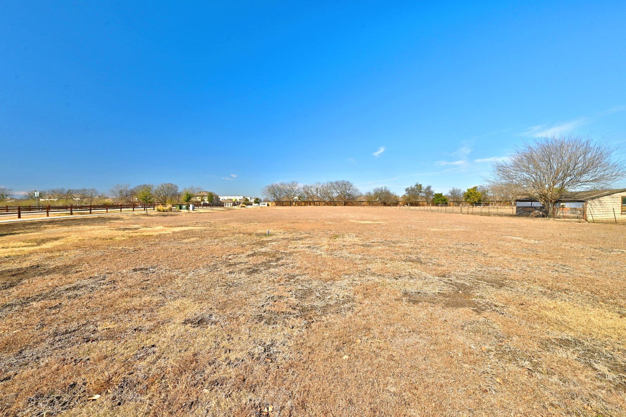 1437 Heidenreich Ln, Uhland, TX 78640