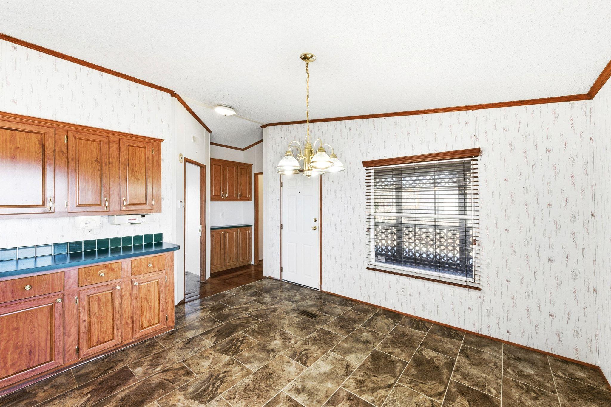 1437 Heidenreich Ln, Uhland, TX 78640