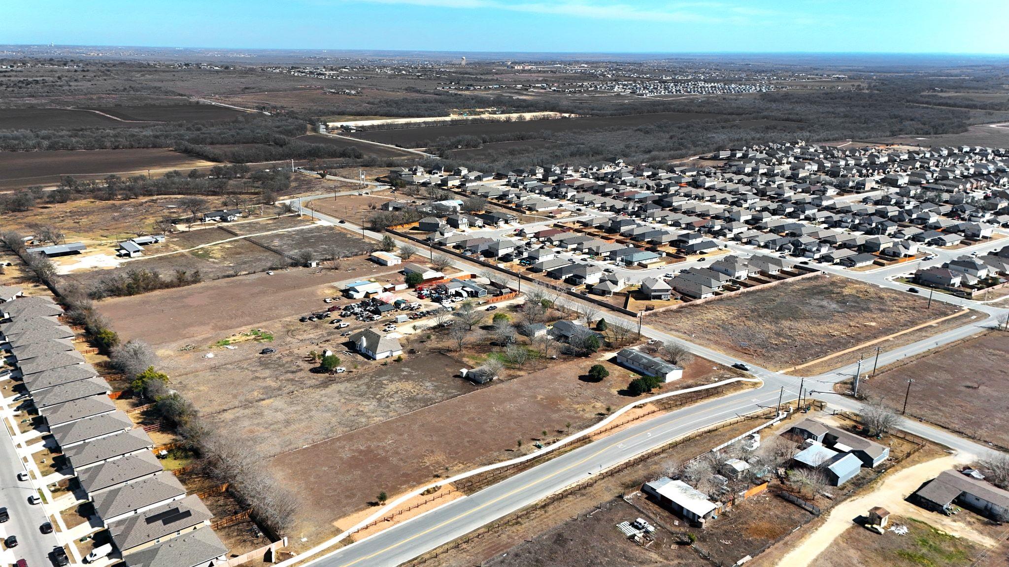 1437 Heidenreich Ln, Uhland, TX 78640