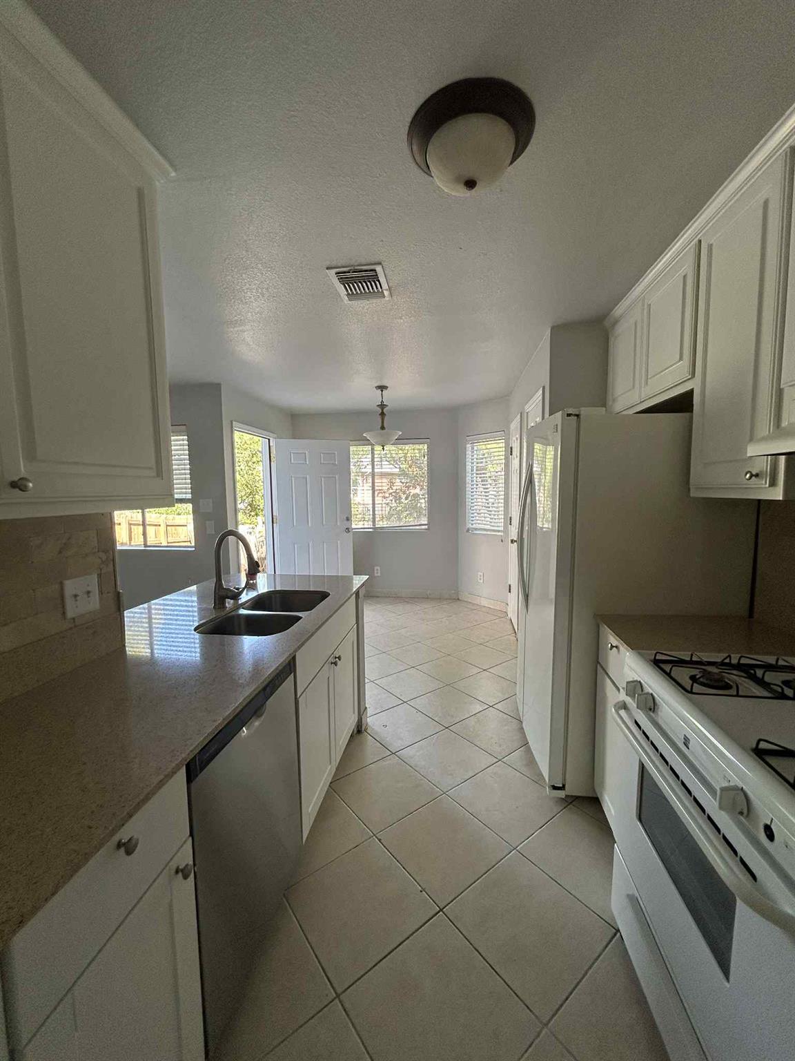 1512 Parkfield Cir, Round Rock, TX 78664