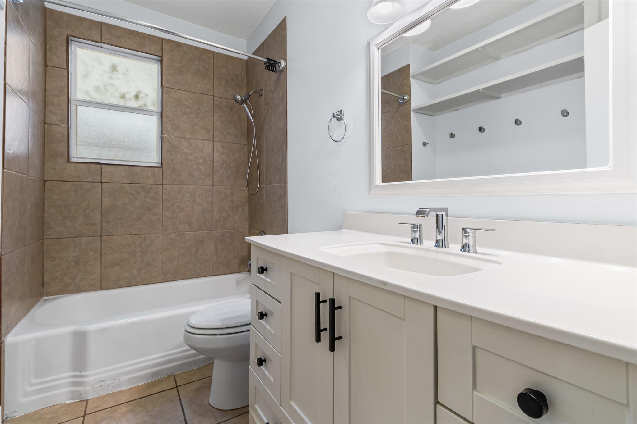 84 Waller St, Austin, TX 78702