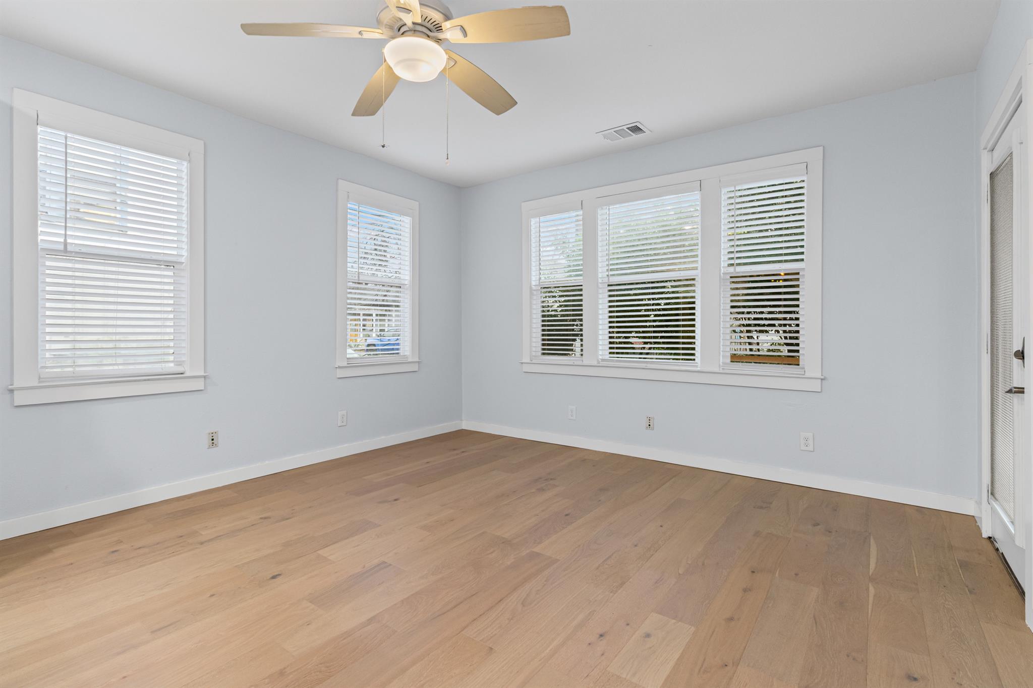 84 Waller St, Austin, TX 78702