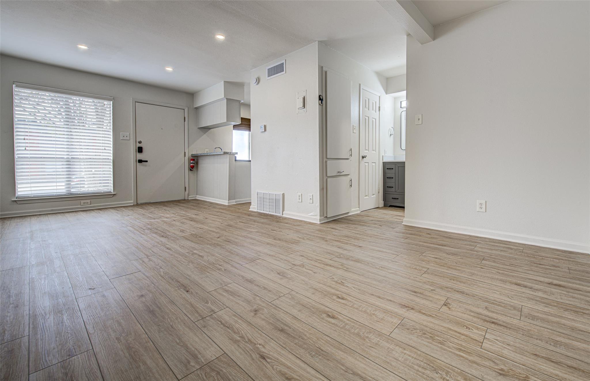 7000 Guadalupe St # 107, Austin, TX 78752