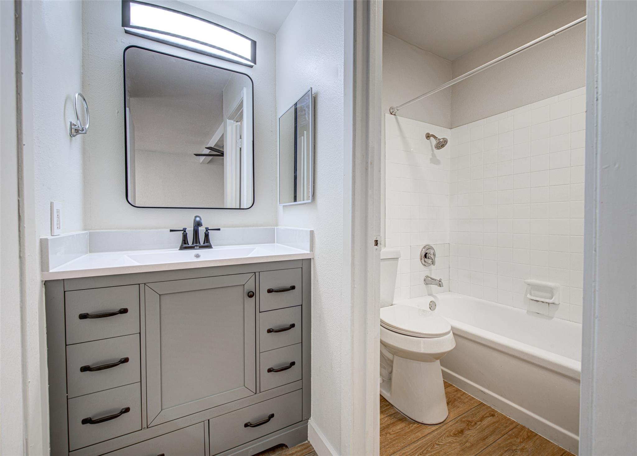 7000 Guadalupe St # 107, Austin, TX 78752