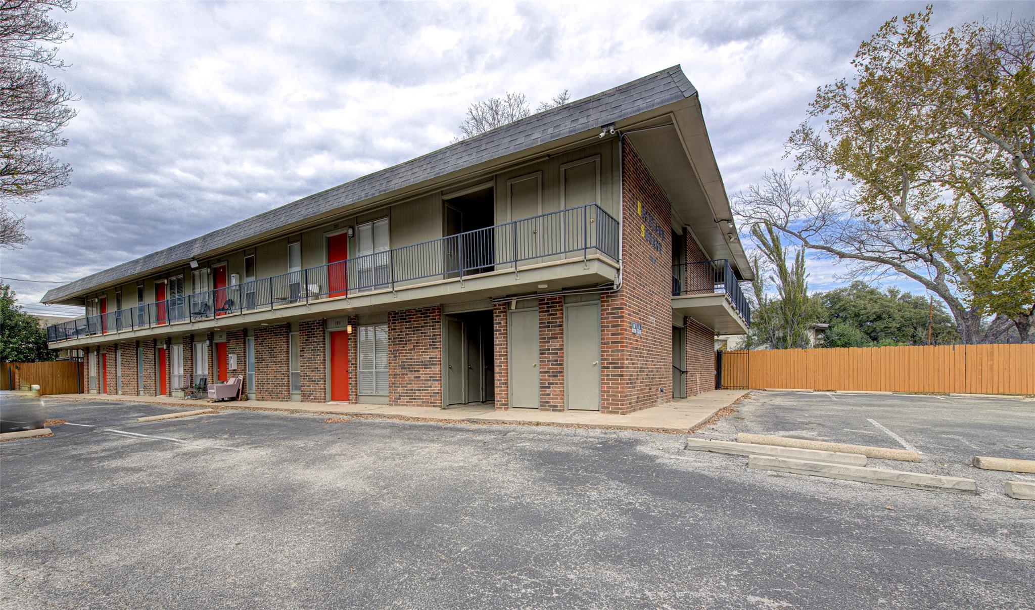 7000 Guadalupe St # 107, Austin, TX 78752