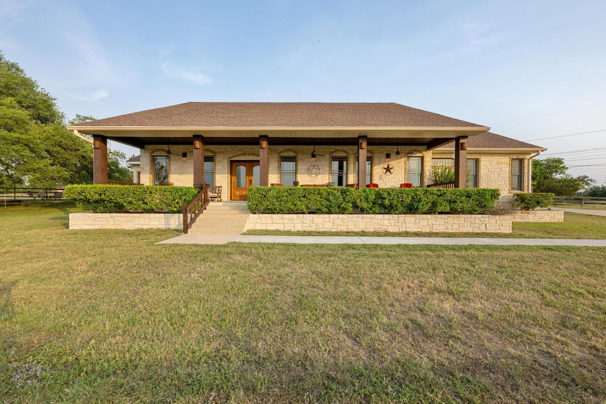 611 Post Oak Dr, Dripping Springs, TX 78620